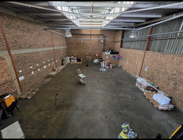 350M² WAREHOUSE TO LET IN MEADOWDALE